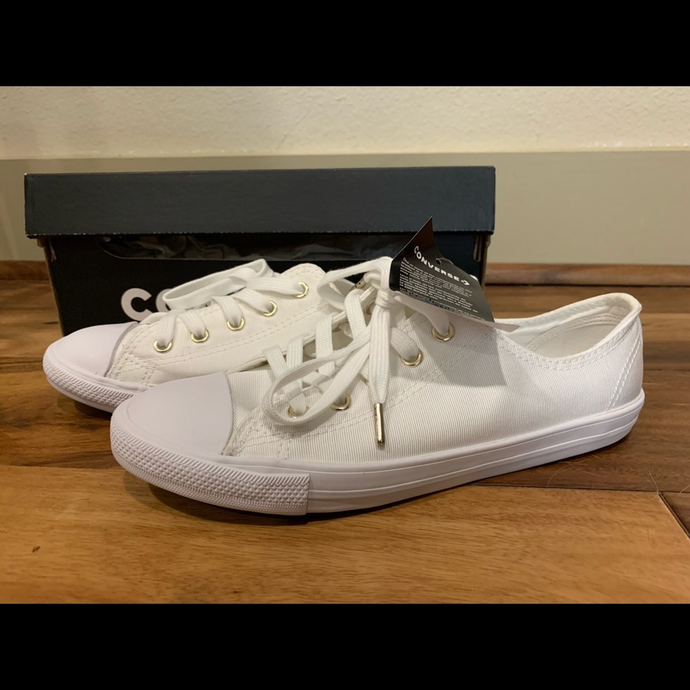 NWT Women’s White Converse- 6.5